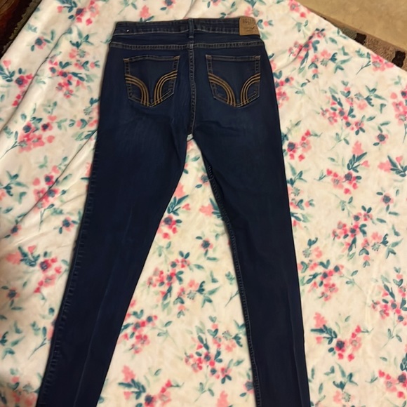 Can’t wear to small - Picture 3 of 4